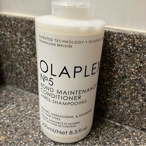 OLAPLEX No.5 Bond Maintenance Conditioner - White Bottle